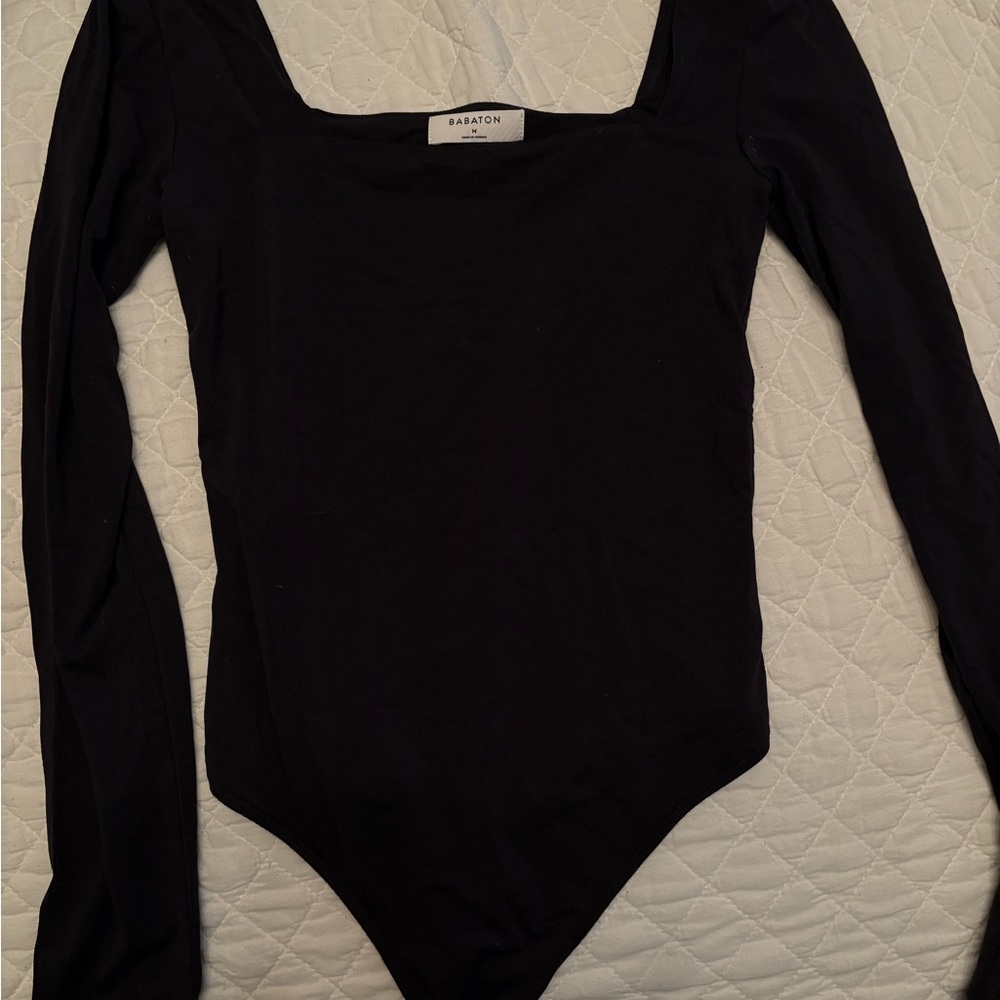 Babaton Classic Black Top